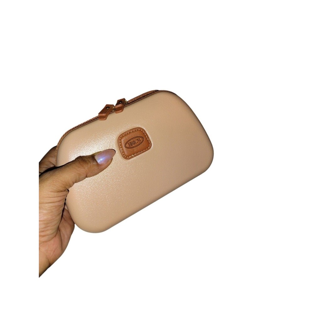 New BRICS Hard Shell Toiletry Bag Beige Qatar Airways     57 - Picture 7 of 10